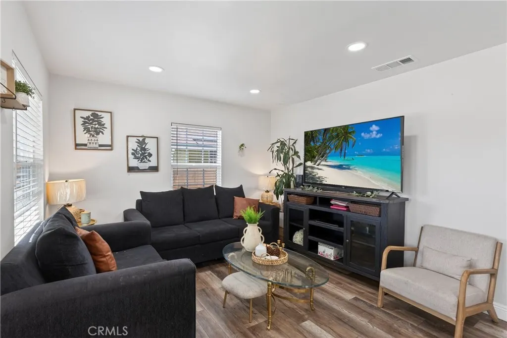 1513 W 215th Street, Torrance, California 90501 home-pic-4